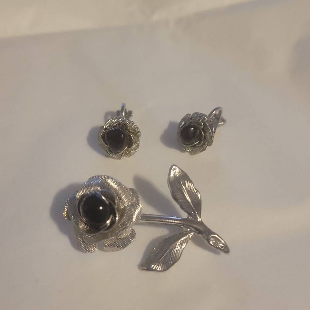 Silver Mesh Flower Pin and Clip on Earrings with Brown Amber Stones